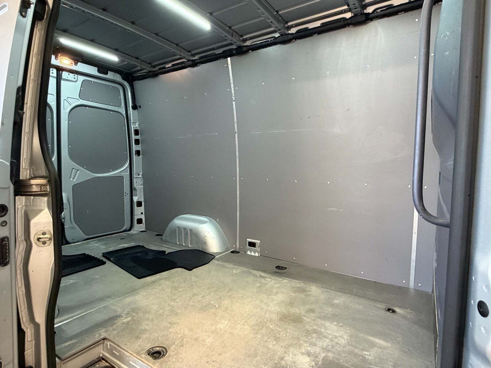 Sølv Mercedes Sprinter 319 fra 2022