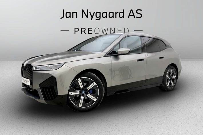 Orange BMW iX fra 2024