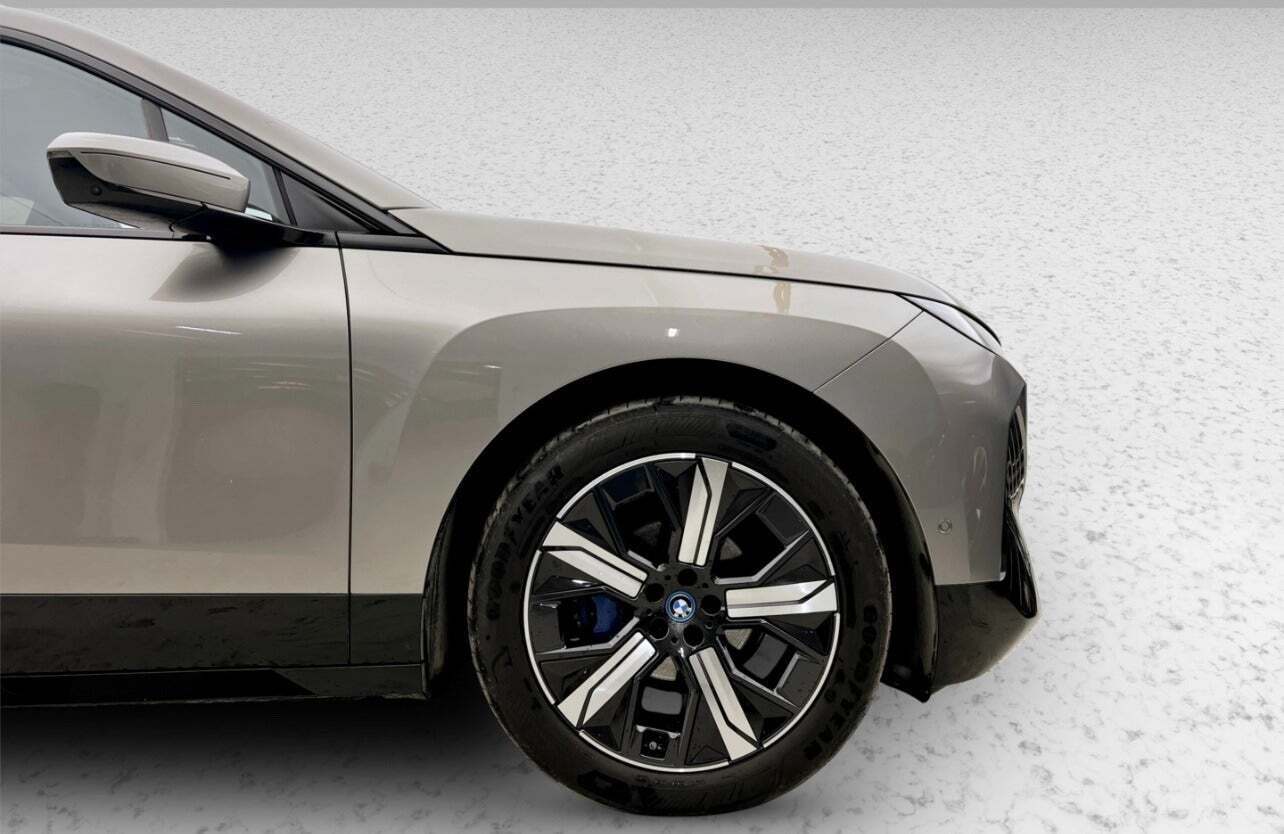 BMW iX xDrive40 Supercharged