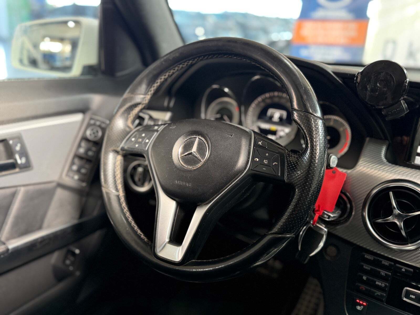 Hvid Mercedes GLK220 fra 2013