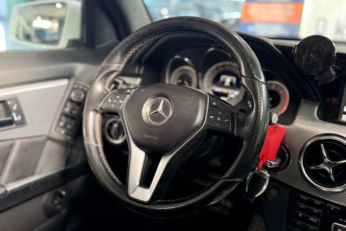 Hvid Mercedes GLK220 fra 2013