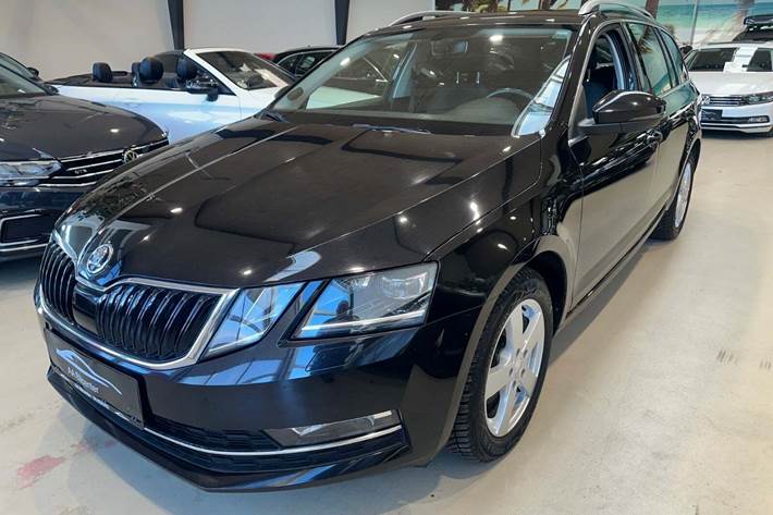 Sort Skoda Octavia fra 2019