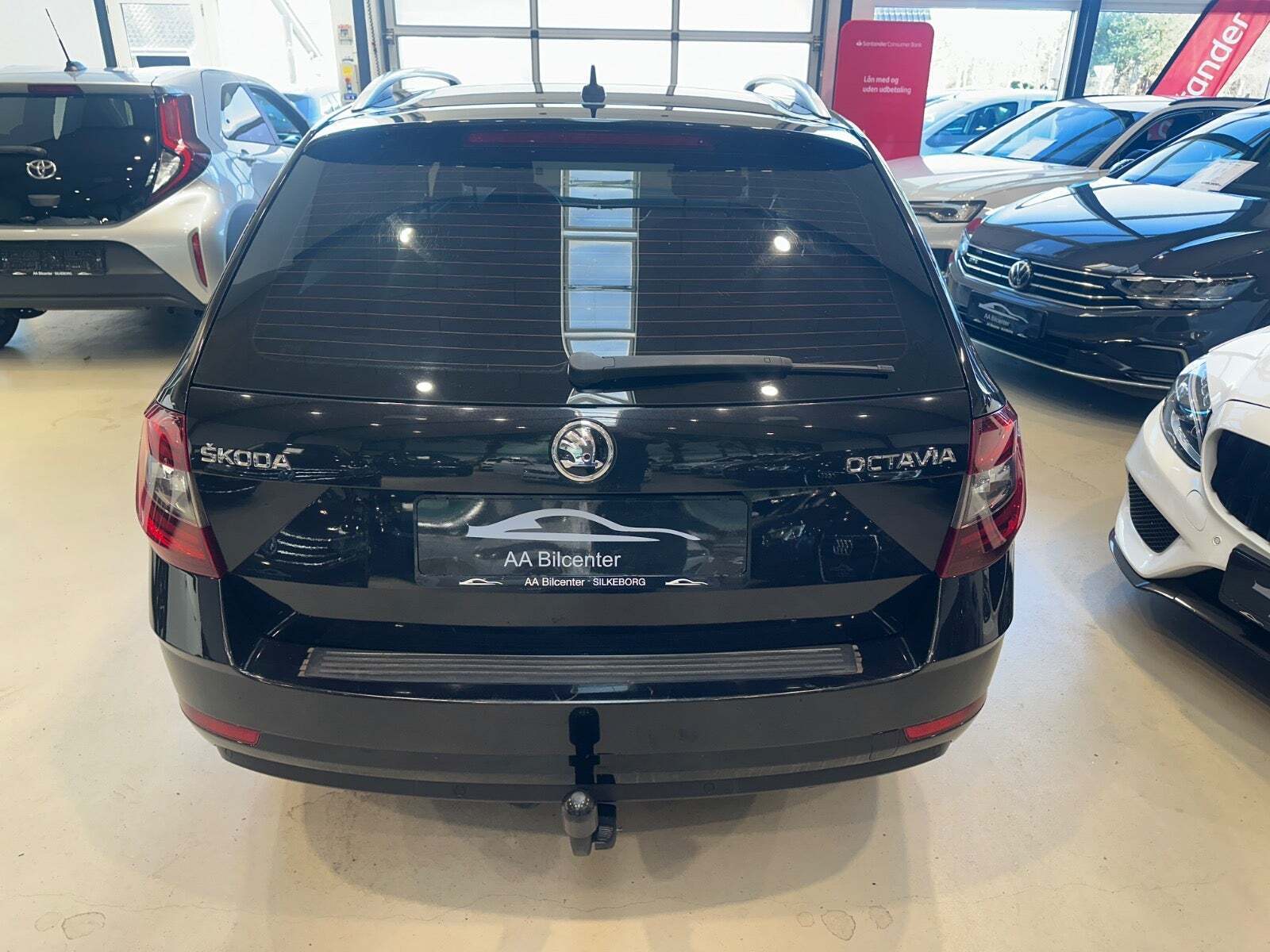 Sort Skoda Octavia fra 2019