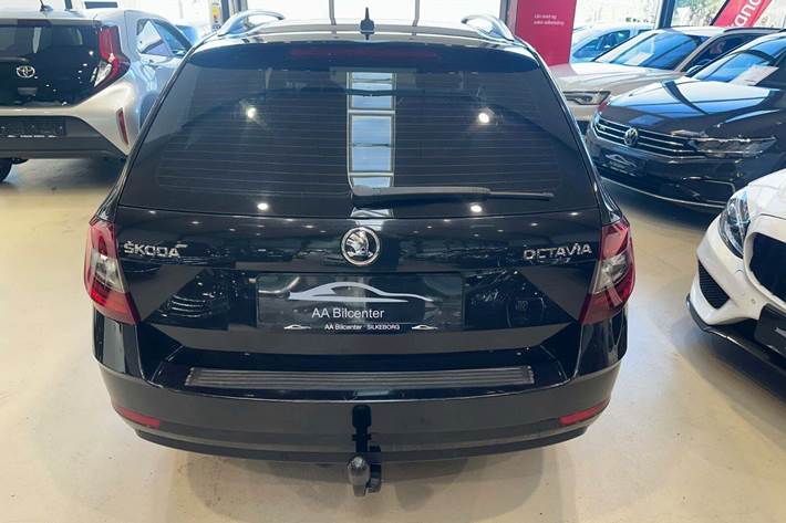 Sort Skoda Octavia fra 2019