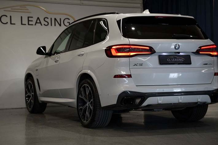 Hvid BMW X5 fra 2023