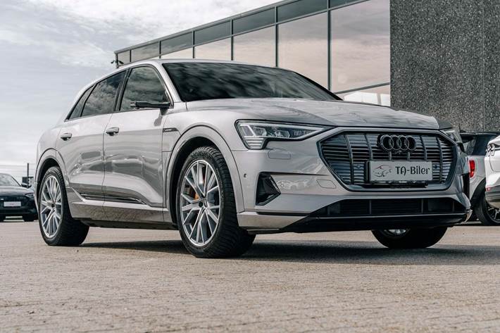 Grå Audi e-tron fra 2021