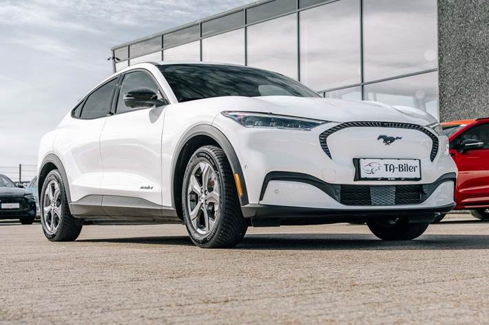 Hvid Ford Mustang Mach-E fra 2023