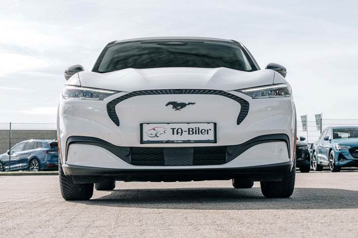 Hvid Ford Mustang Mach-E fra 2023