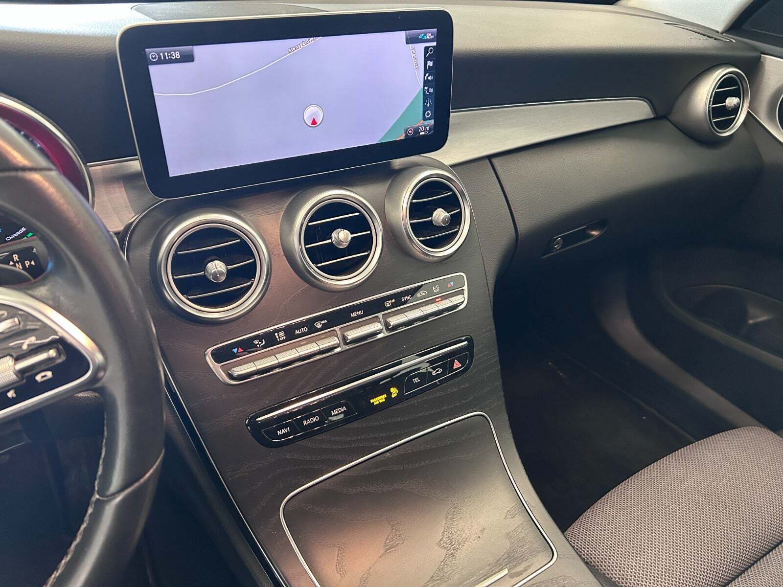 Sølv Mercedes C200 fra 2019