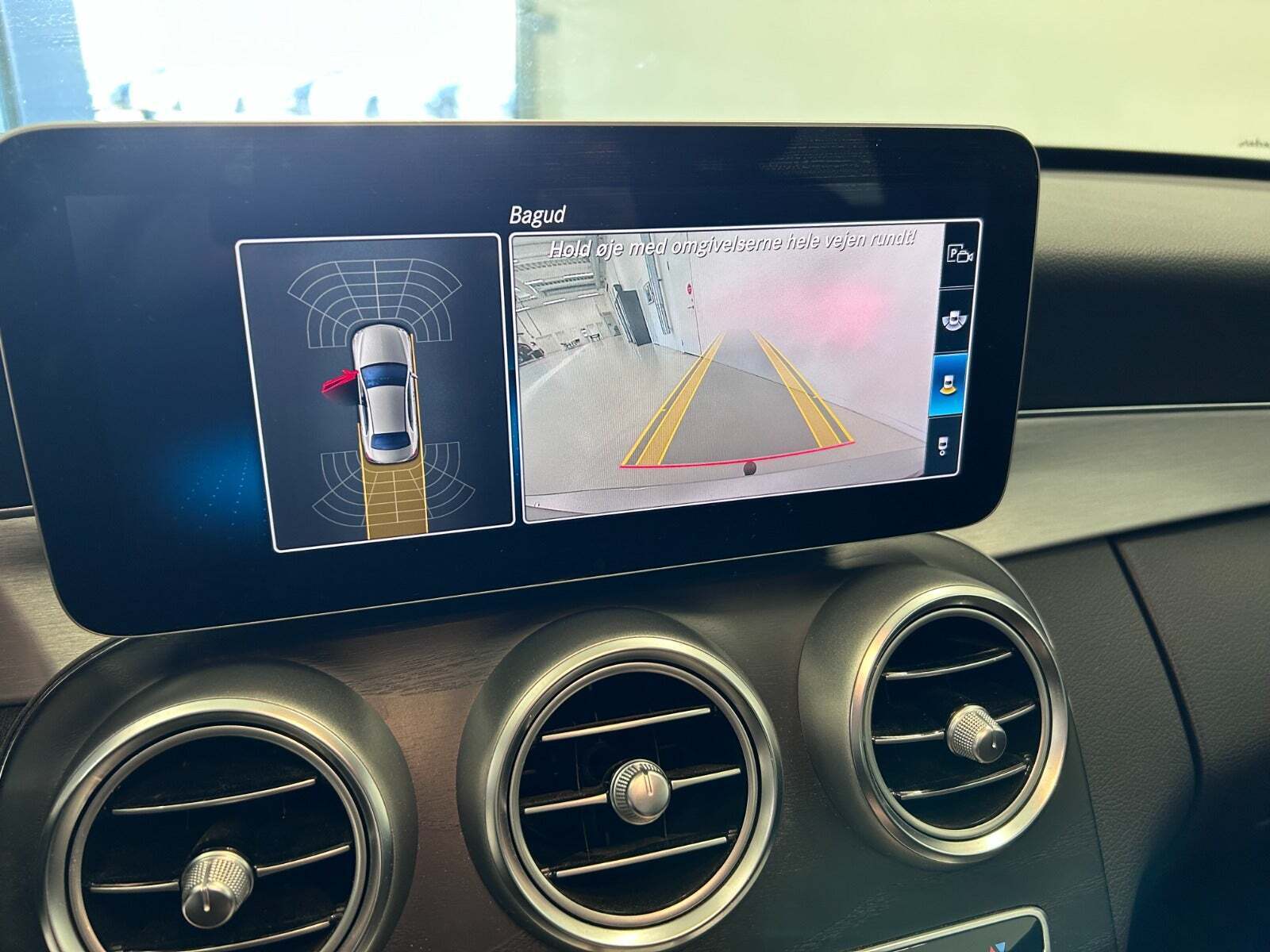 Sølv Mercedes C200 fra 2019
