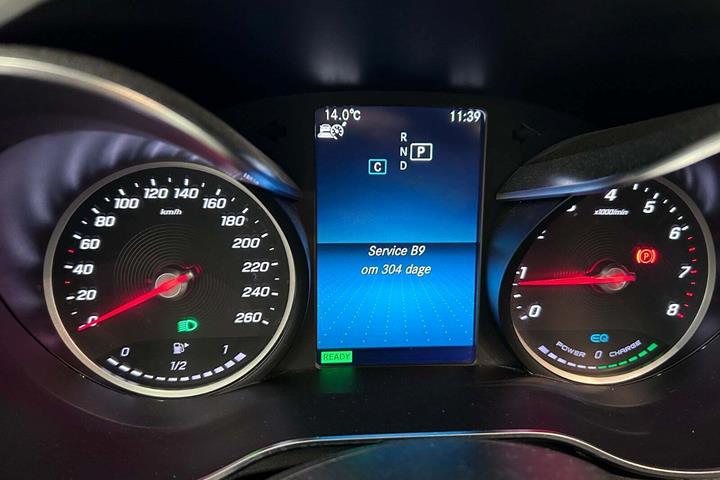 Sølv Mercedes C200 fra 2019