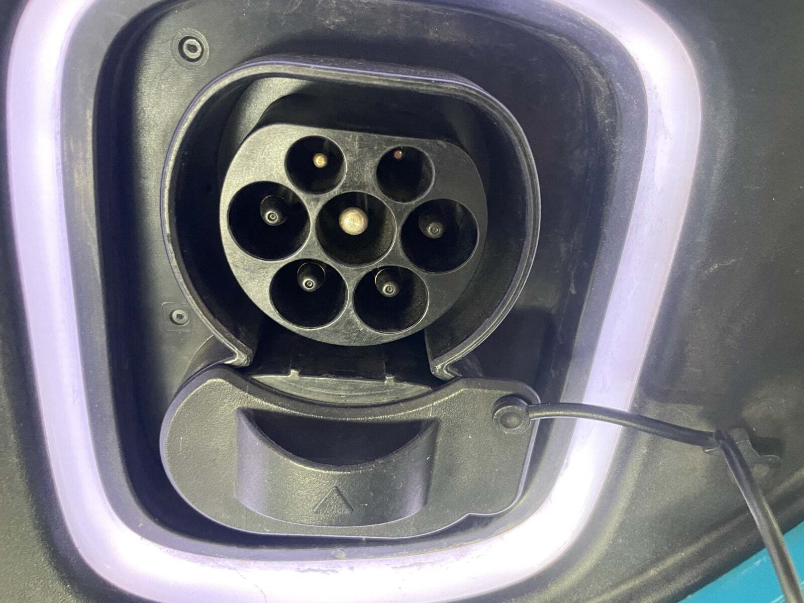 Blå Hyundai Kona fra 2022