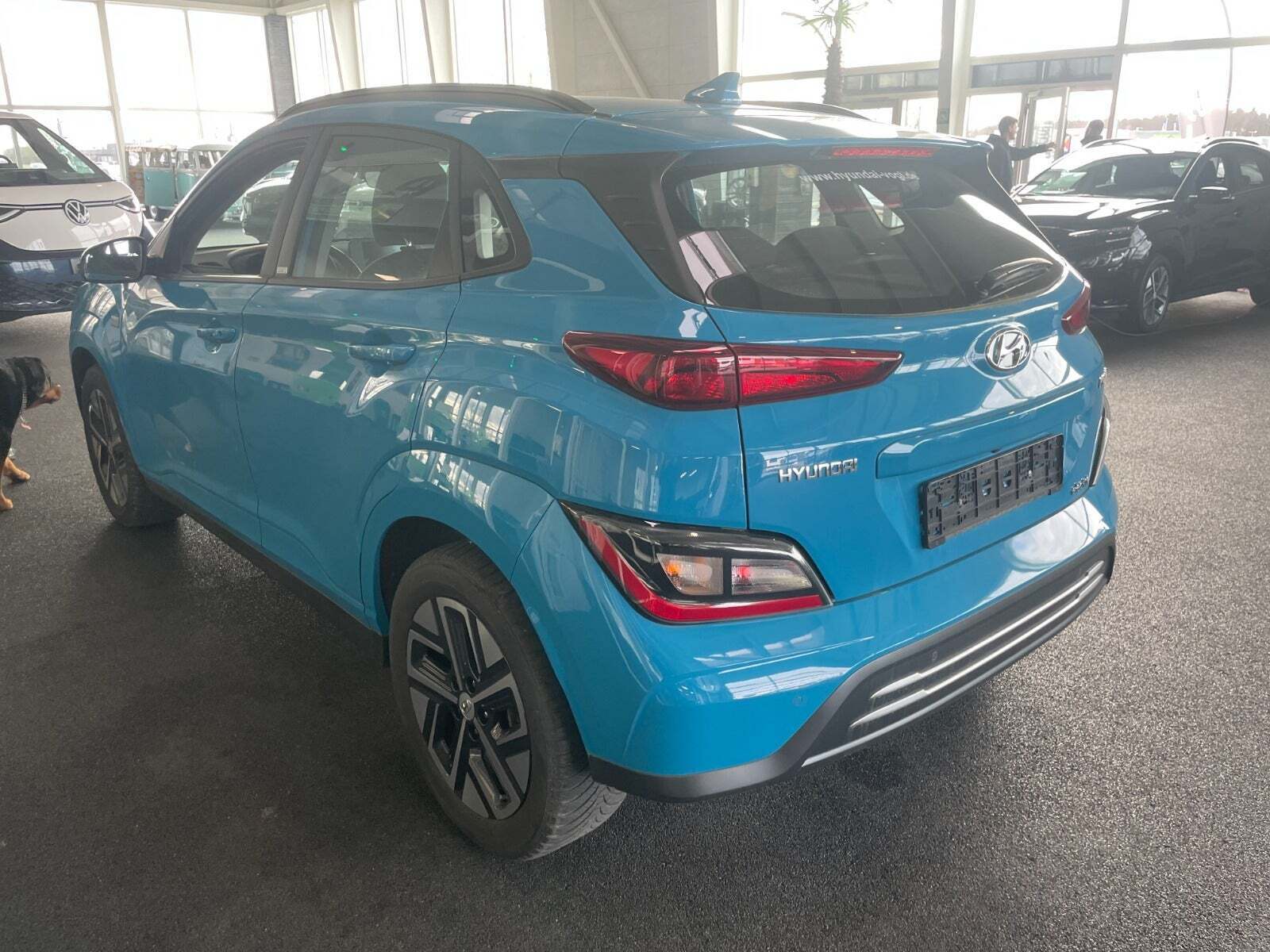 Blå Hyundai Kona fra 2022