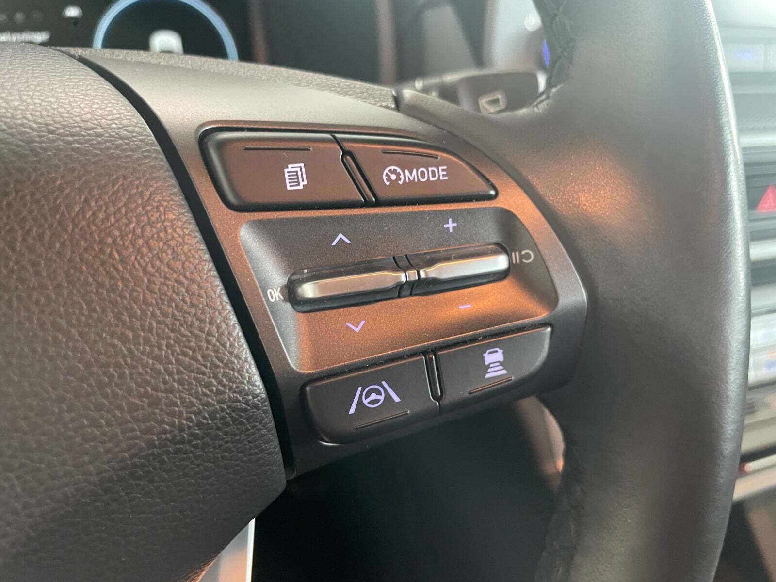 Blå Hyundai Kona fra 2022