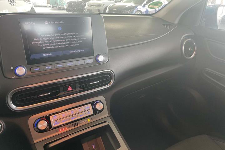 Blå Hyundai Kona fra 2022