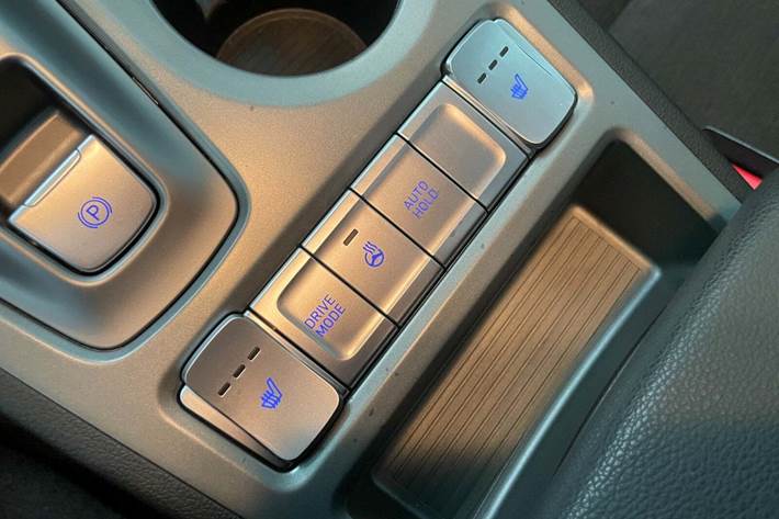 Blå Hyundai Kona fra 2022