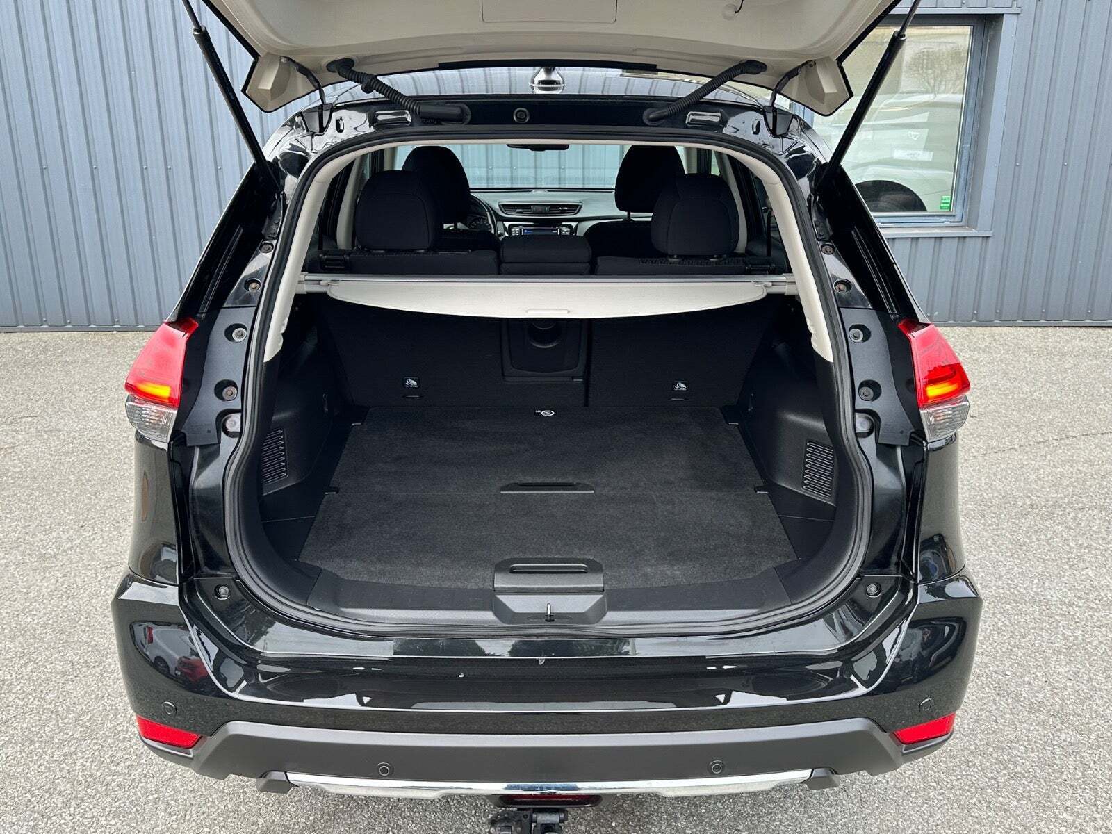 Sort Nissan X-Trail fra 2019