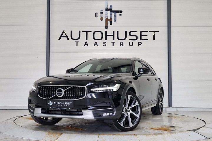 Sort Volvo V90 CC fra 2019 set udefra