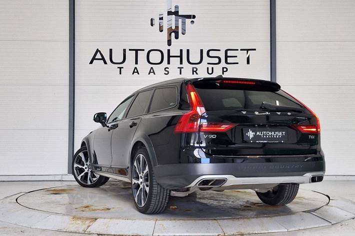 Sort Volvo V90 CC fra 2019