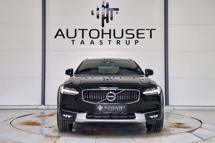 Sort Volvo V90 CC fra 2019 set udefra