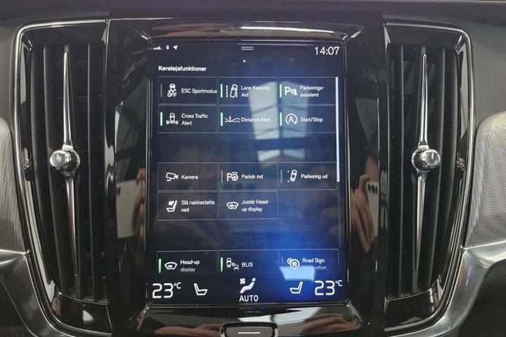 Sort Volvo V90 CC fra 2019 set indefra