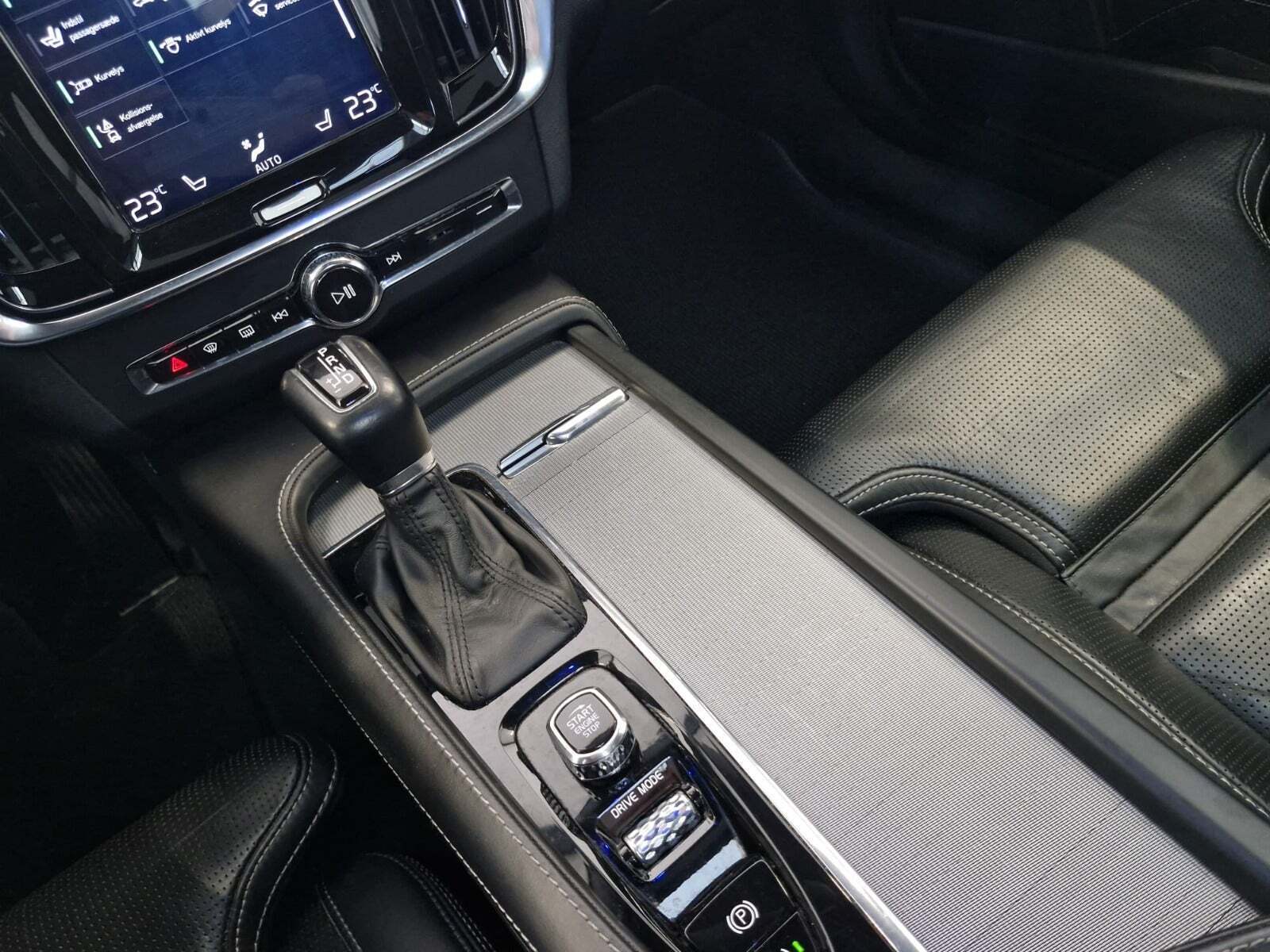 Sort Volvo V90 CC fra 2019