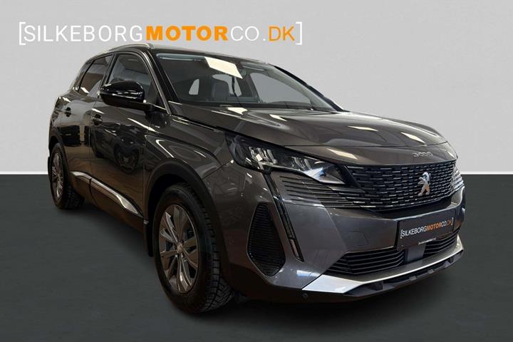 Grå Peugeot 3008 fra 2020 set udefra