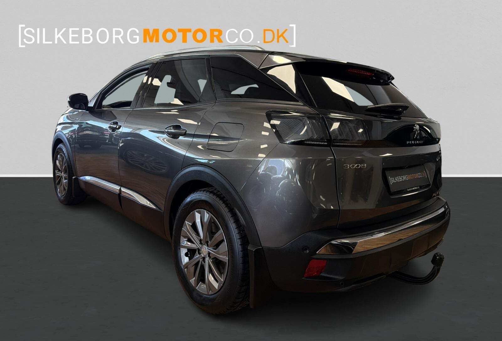Grå Peugeot 3008 fra 2020 set udefra