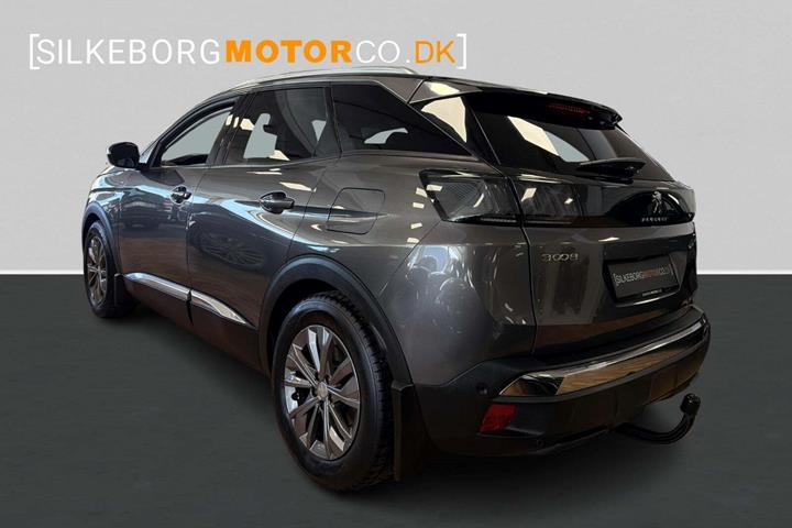 Grå Peugeot 3008 fra 2020 set udefra