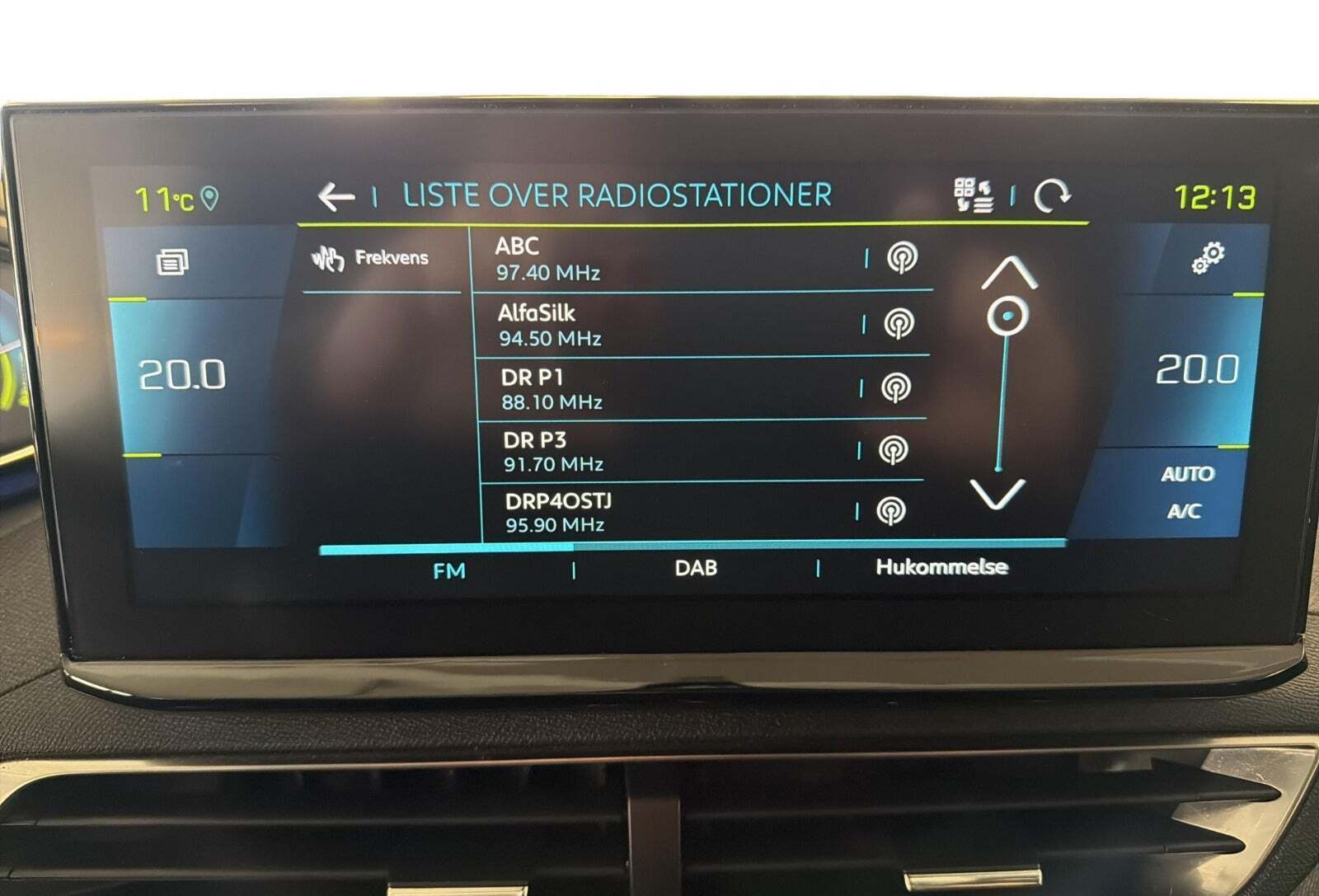 Grå Peugeot 3008 fra 2020