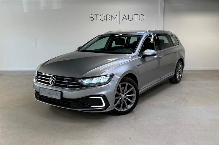 Sølv VW Passat fra 2020