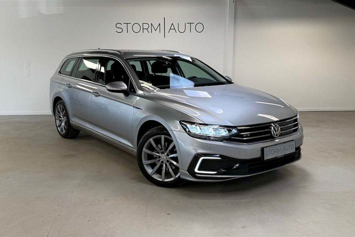 Sølv VW Passat fra 2020