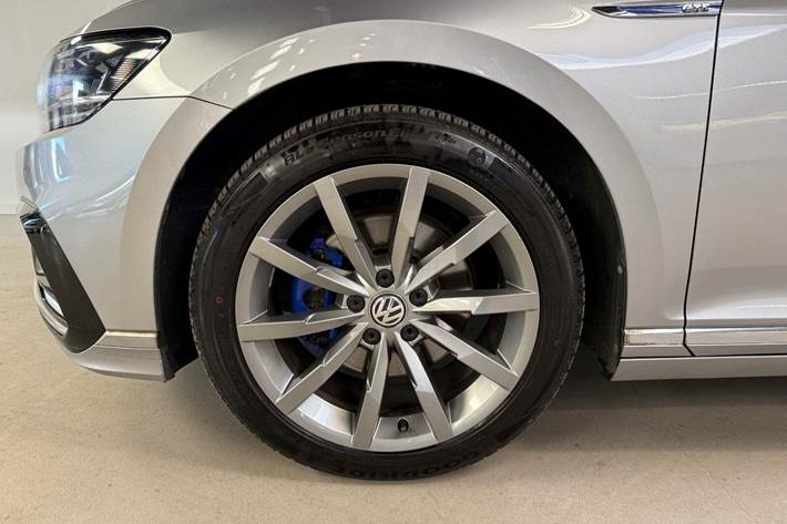 Sølv VW Passat fra 2020