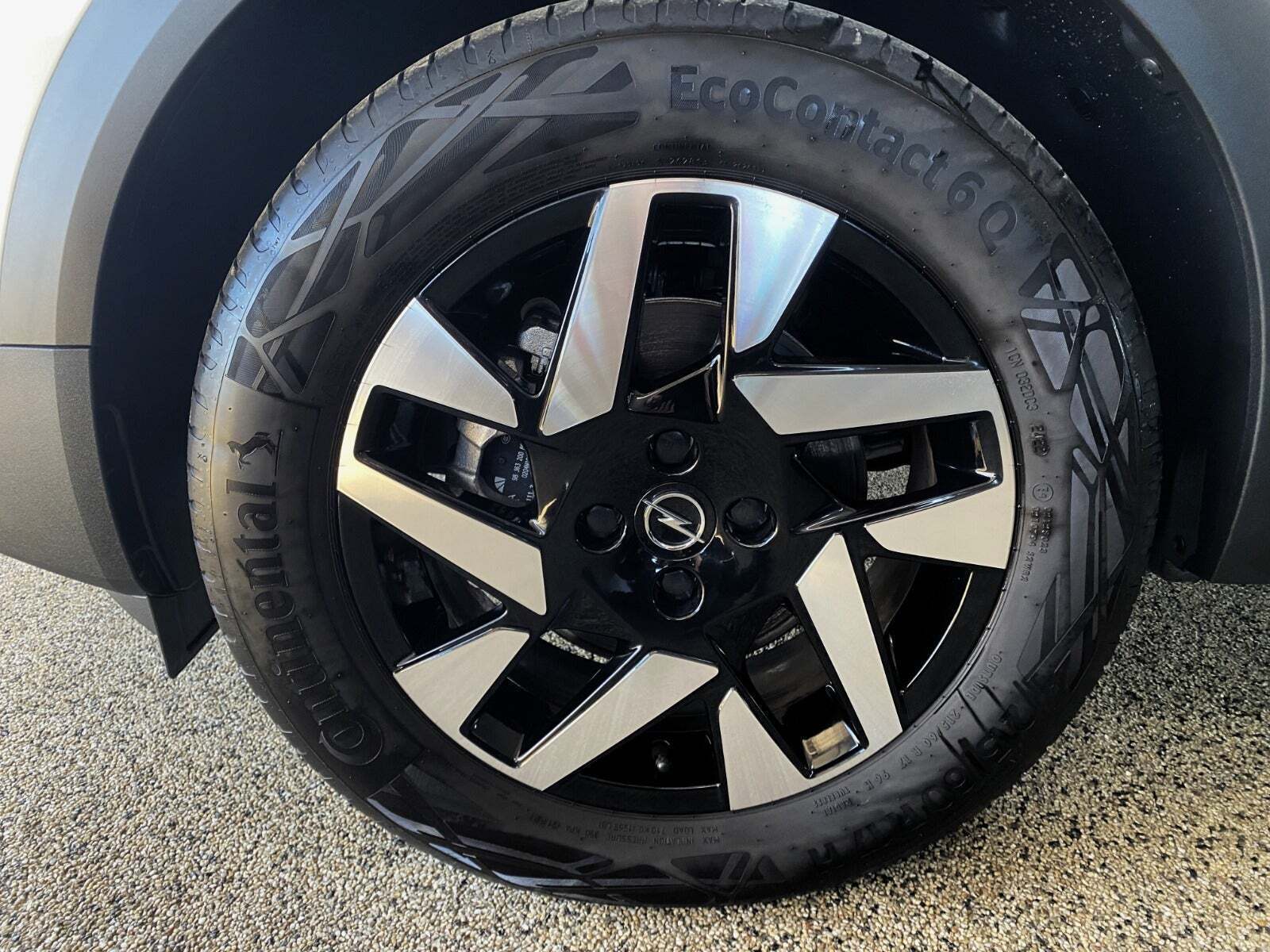 Hvid Opel Mokka-e fra 2023