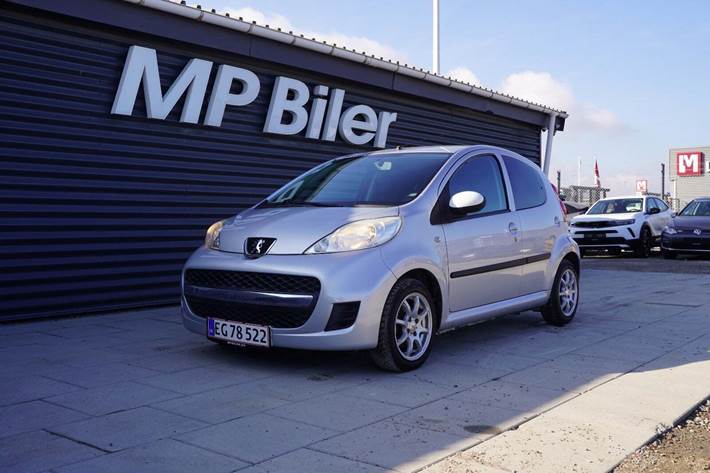 Sølv Peugeot 107 fra 2011
