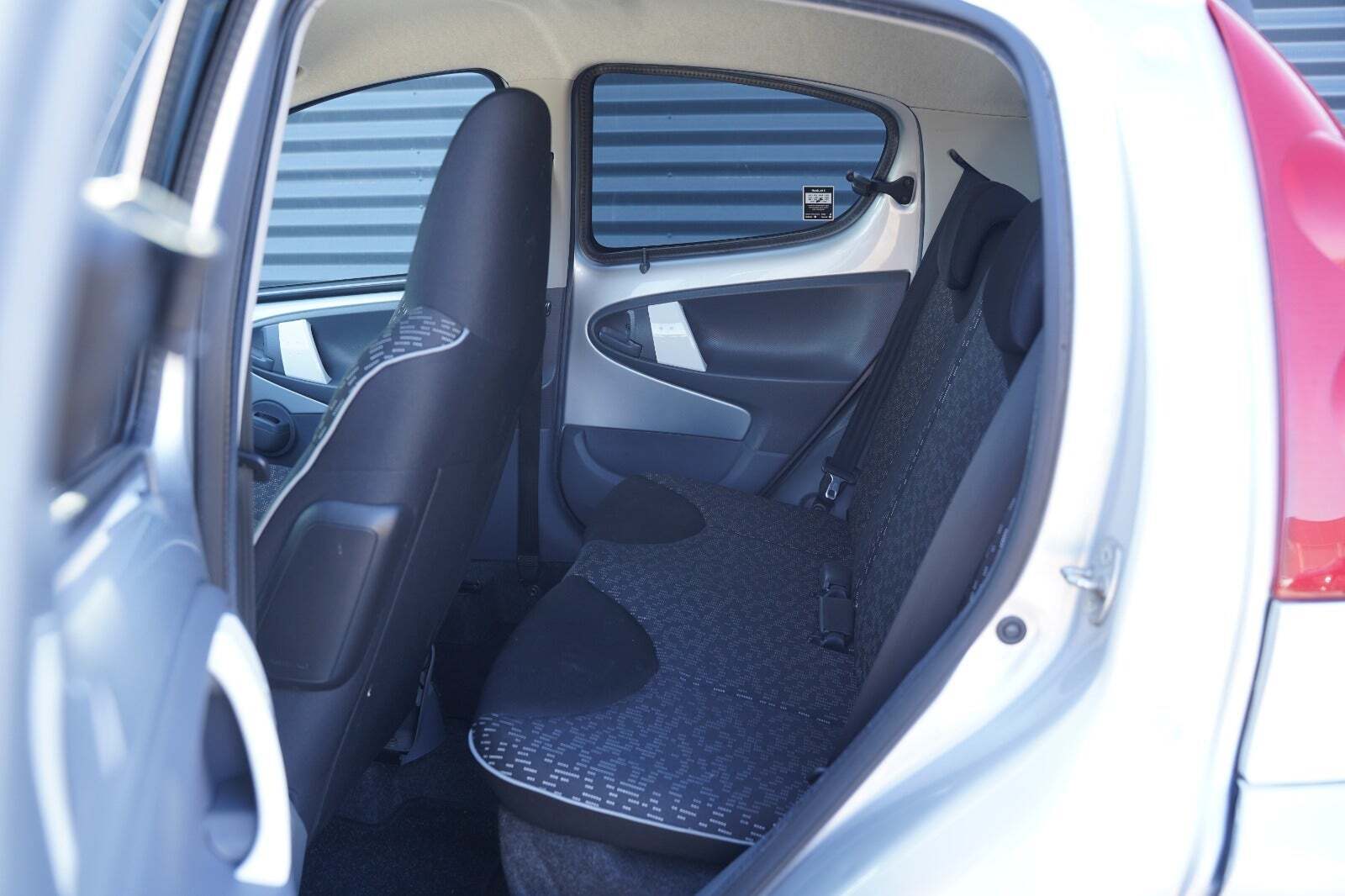 Sølv Peugeot 107 fra 2011