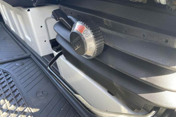 Hvid Mercedes Sprinter 215 fra 2023