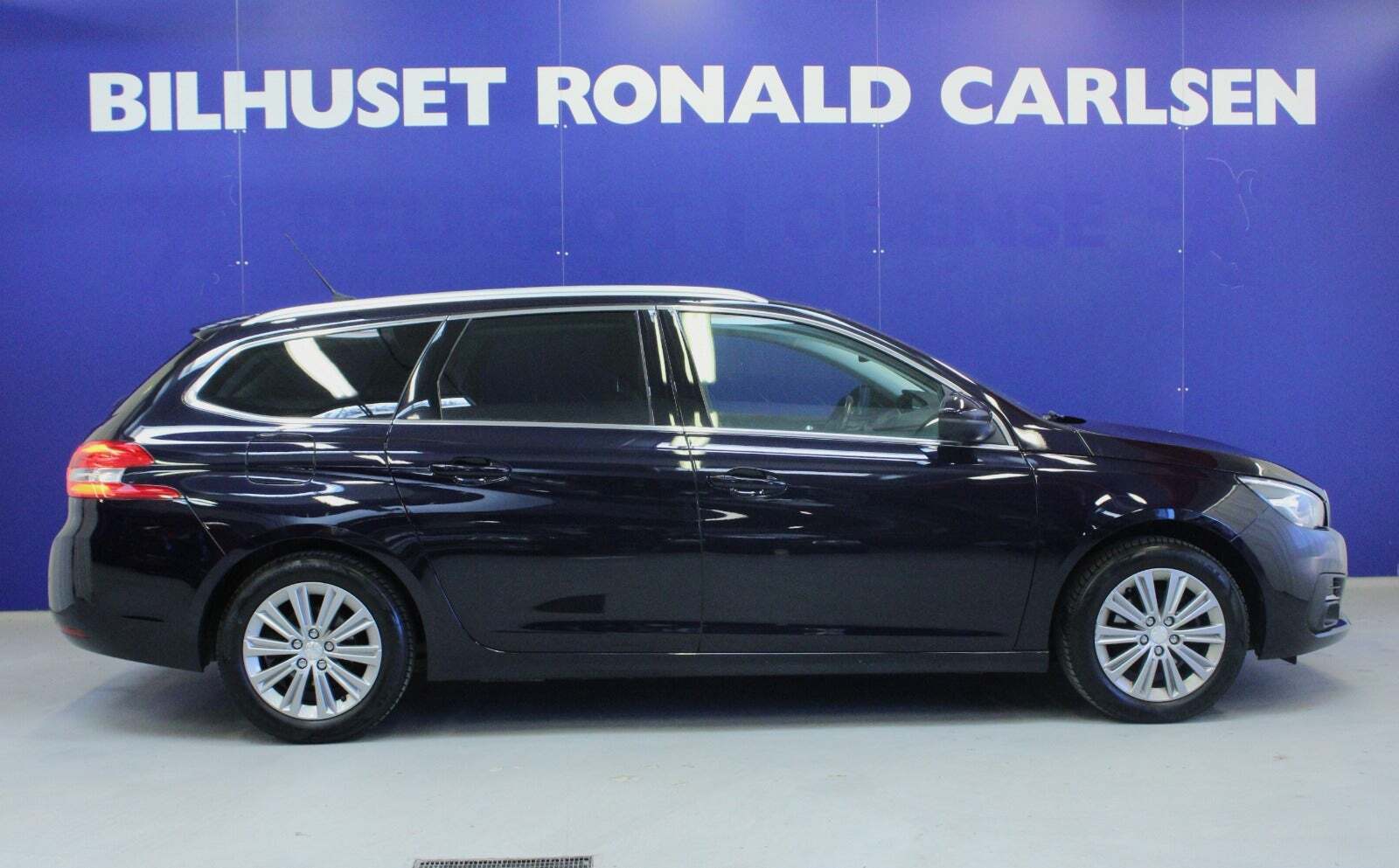 Blå Peugeot 308 fra 2018