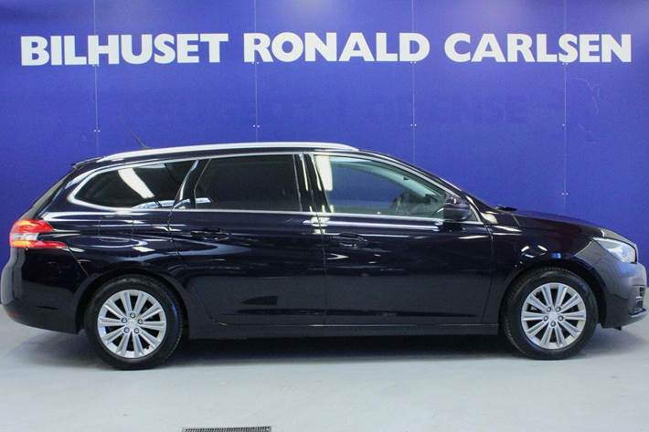 Blå Peugeot 308 fra 2018