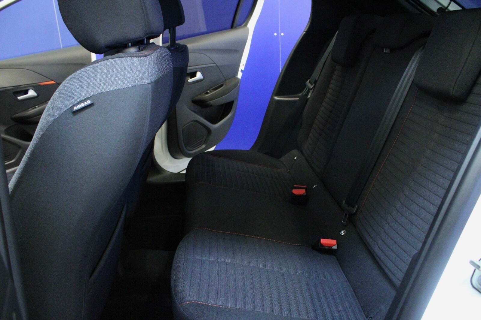 Hvid Peugeot 208 fra 2021