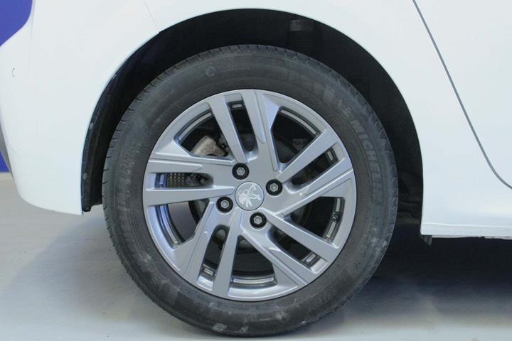 Hvid Peugeot 208 fra 2021