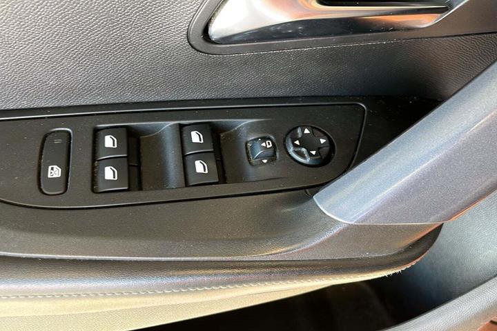 Bronze Peugeot 2008 fra 2020