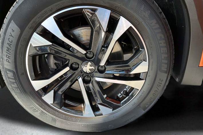 Bronze Peugeot 2008 fra 2020