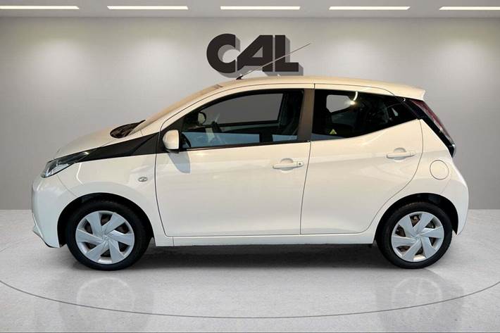 Hvid Toyota Aygo fra 2015