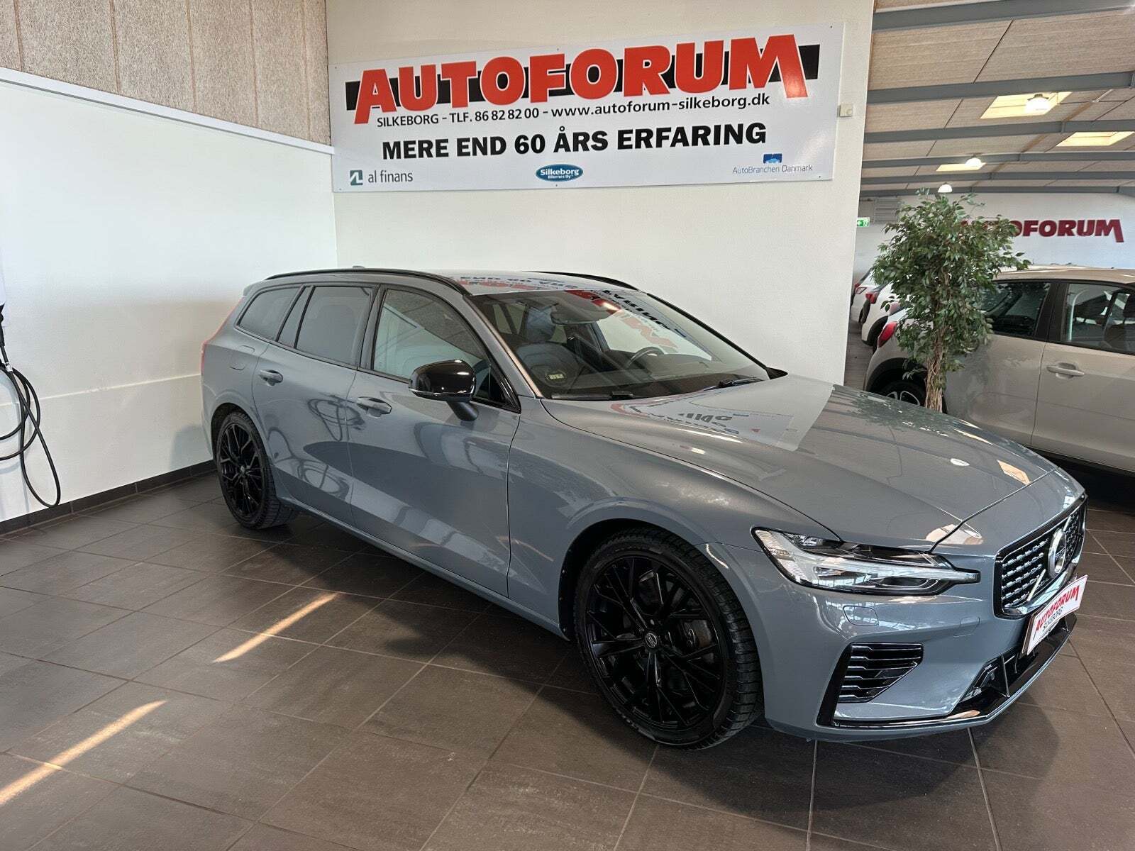 Volvo V60 2,0 T6 ReCharge R-Design aut. AWD