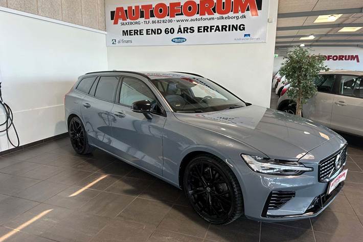 Grå Volvo V60 fra 2022