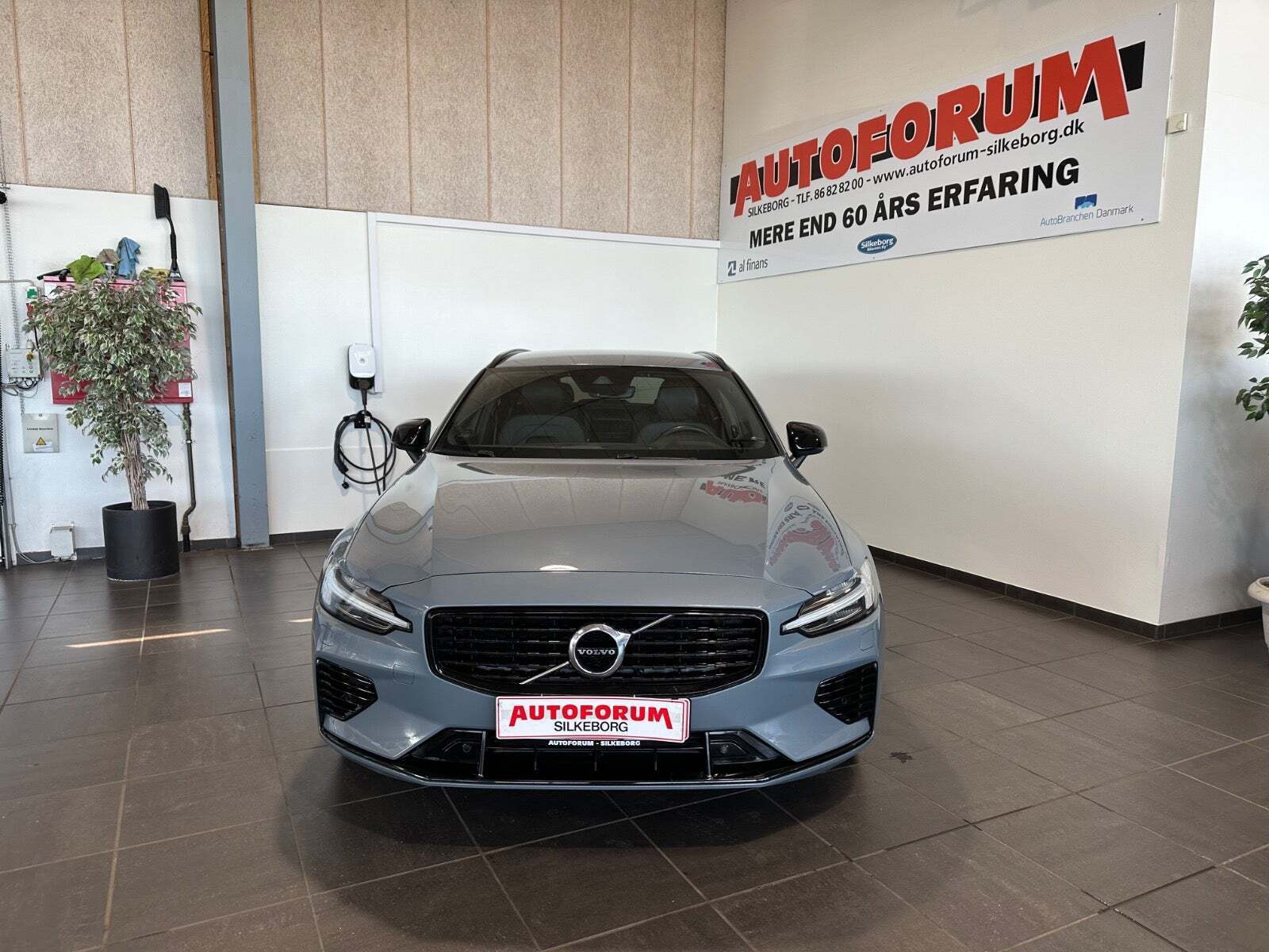 Volvo V60 2,0 T6 ReCharge R-Design aut. AWD
