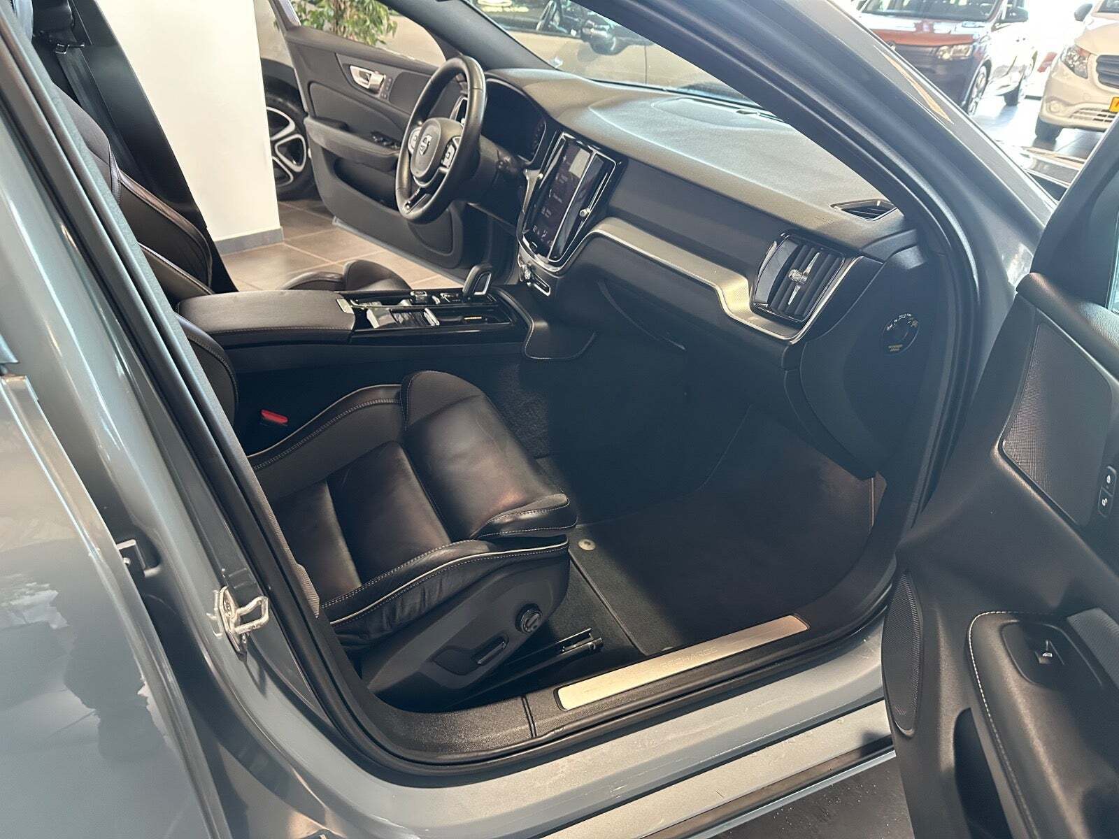 Volvo V60 2,0 T6 ReCharge R-Design aut. AWD