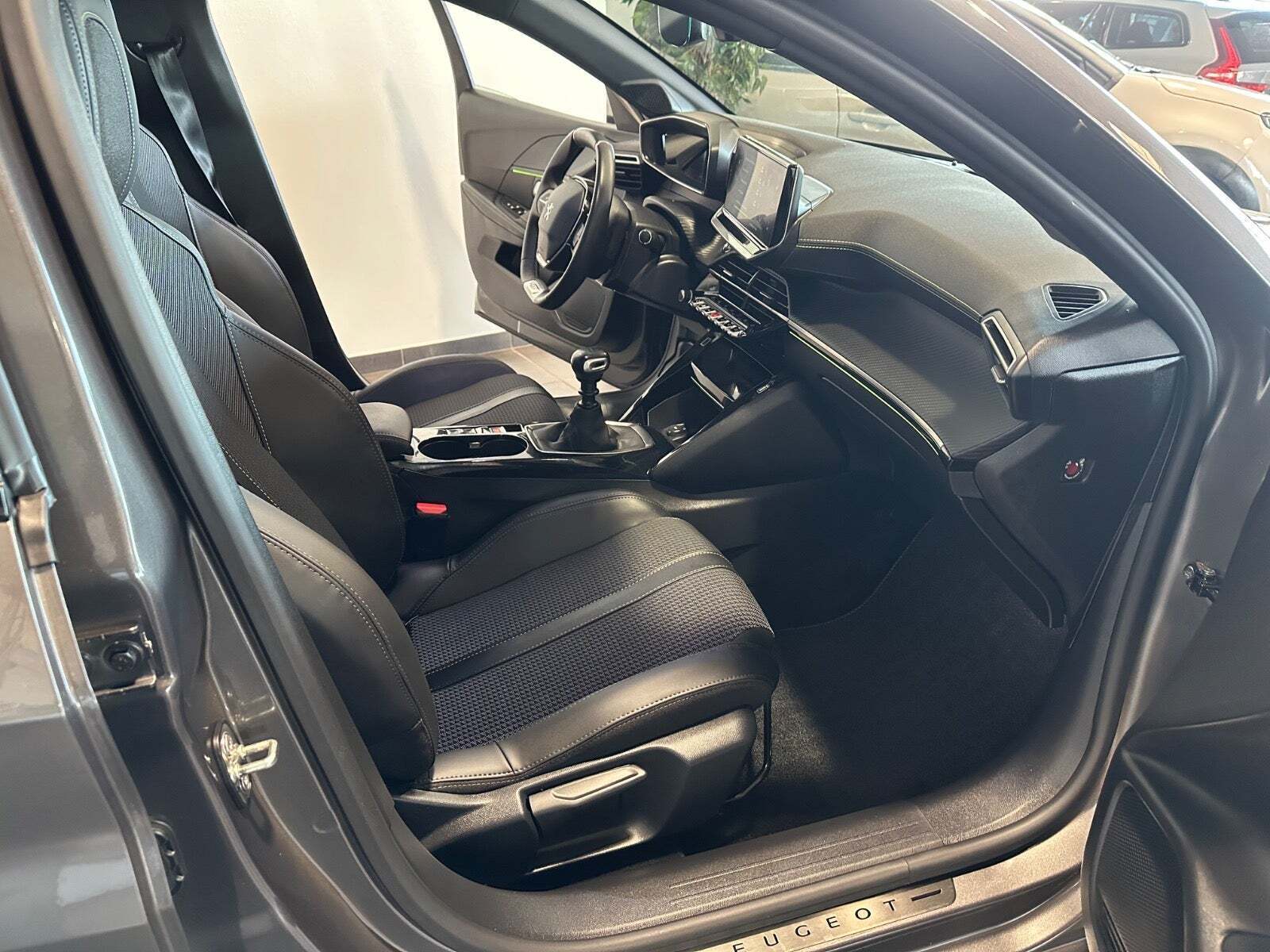 Peugeot 208 1,2 PureTech 100 GT