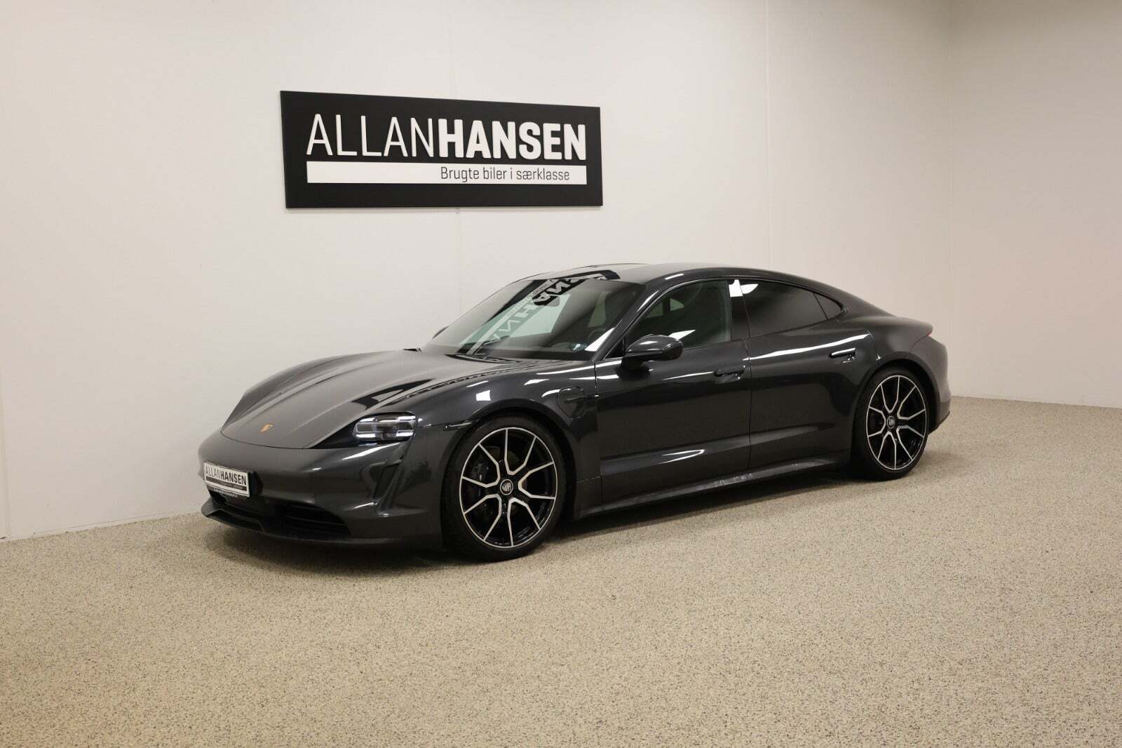 Grå Porsche Taycan fra 2022